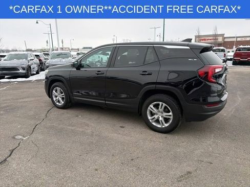 Used 2023 GMC Terrain SLE image 8