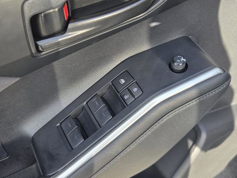 Used 2024 Toyota Highlander LE image 21