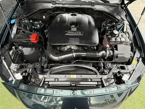 Used 2017 Jaguar XE Premium RWD image 32