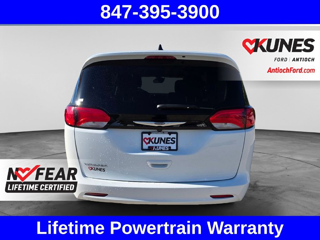 Used 2023 Chrysler Voyager LX FWD image 9