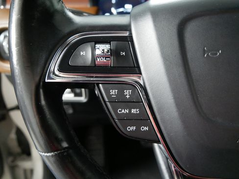 Used 2022 Lincoln Nautilus Reserve AWD/4WD image 27