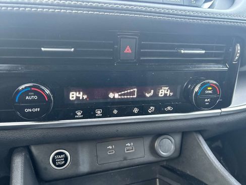 Used 2022 Nissan Rogue SV image 29