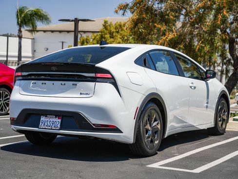 Certified 2026 Toyota Prius Plug-In Hybrid FWD image 5