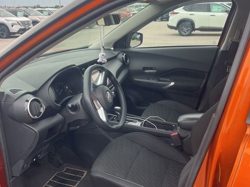 Used 2023 Nissan Kicks SV w/ Interior Electronics Package FWD image 3