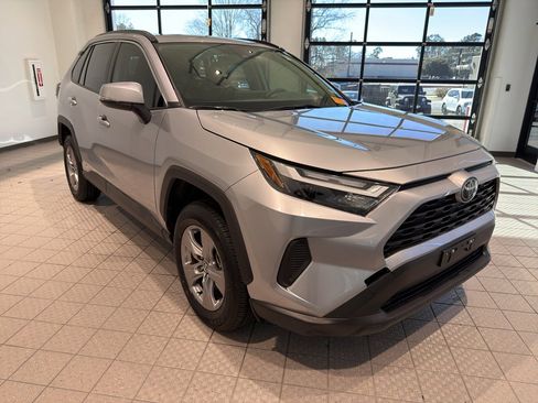 Used 2025 Toyota RAV4 XLE image 7