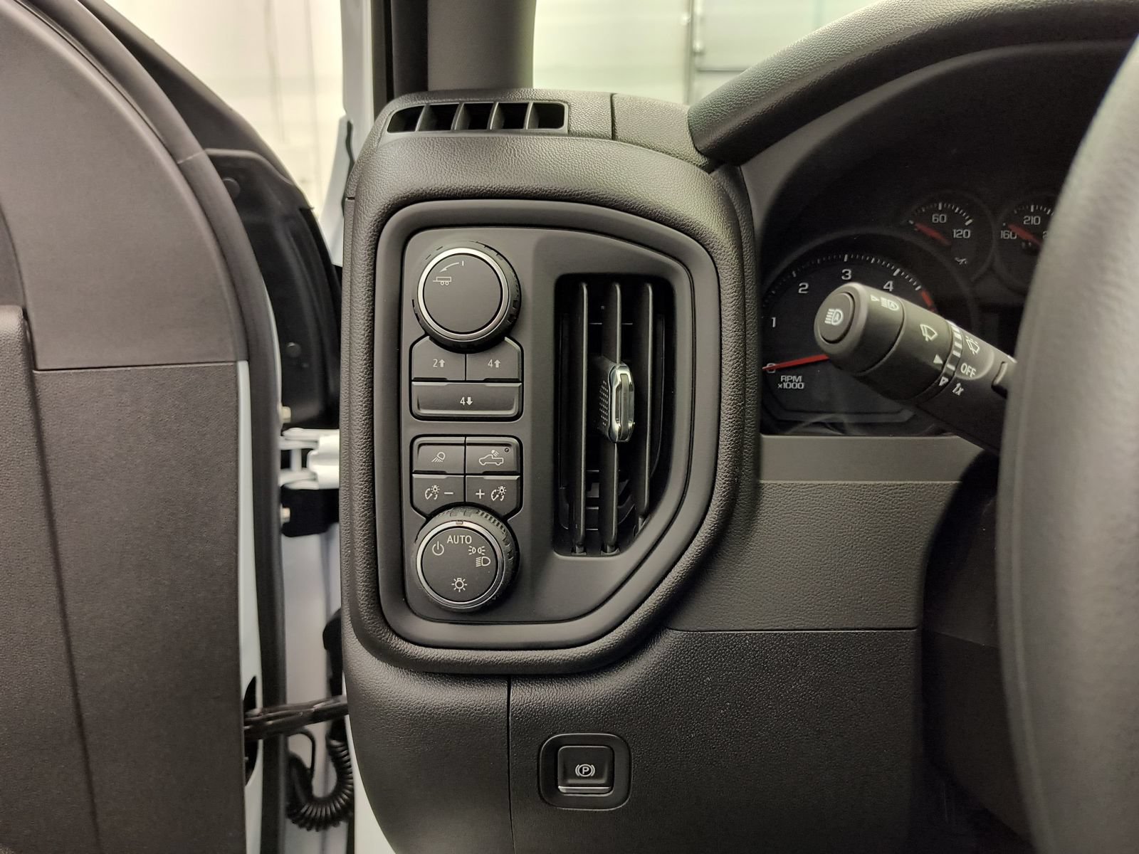 New 2026 Chevrolet Silverado 2500 Custom w/ Custom Value Package AWD/4WD image 25