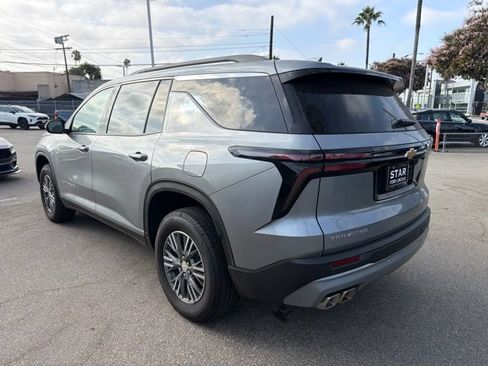 Used 2026 Chevrolet Traverse LT FWD image 5