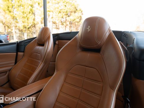 Used 2016 Ferrari California T image 21