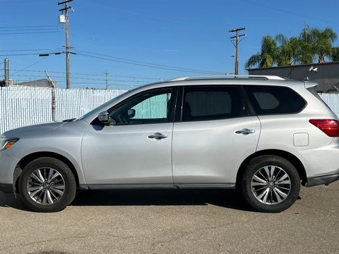 Used 2017 Nissan Pathfinder SV AWD/4WD image 2