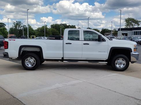Used 2019 Chevrolet Silverado 2500 W/T AWD/4WD image 4