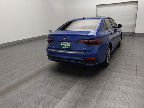 Used 2024 Volkswagen Jetta SE w/ Panoramic Sunroof Package image 9