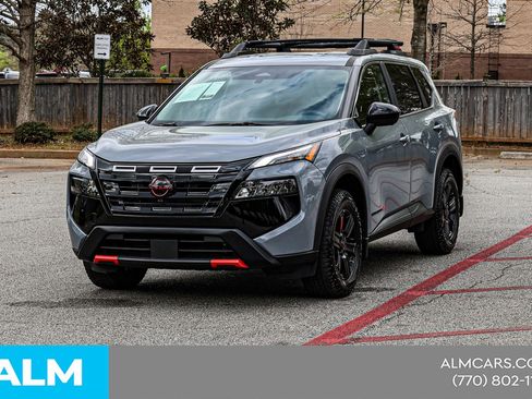 Used 2025 Nissan Rogue SV image 4