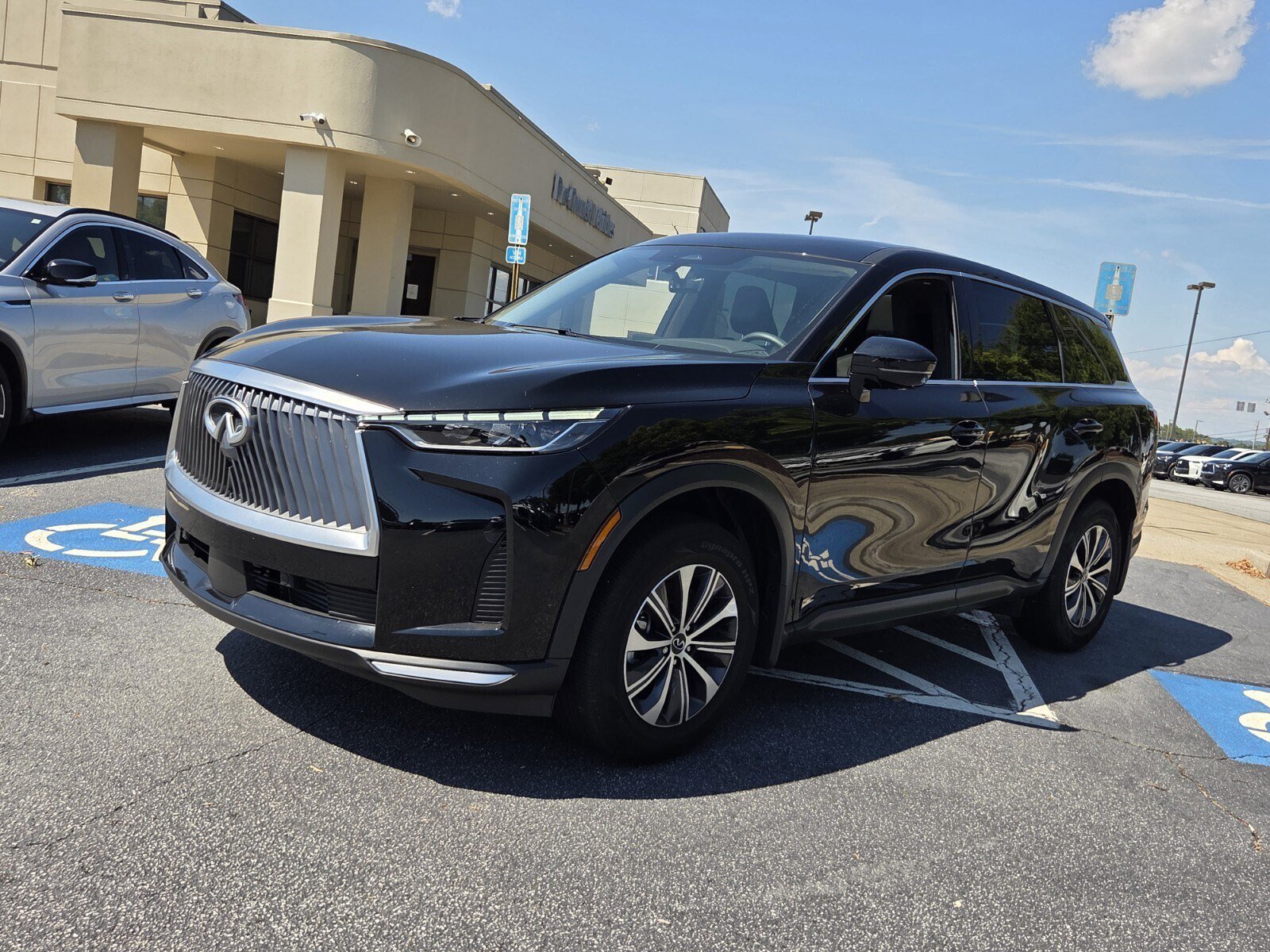 Used 2026 INFINITI QX60 Pure w/ Cargo Package FWD image 1
