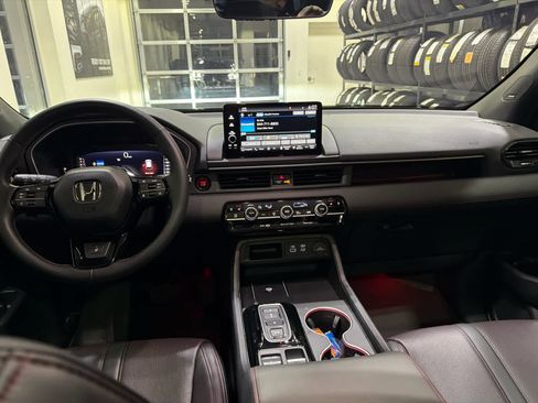 Used 2025 Honda Pilot Black Edition image 19