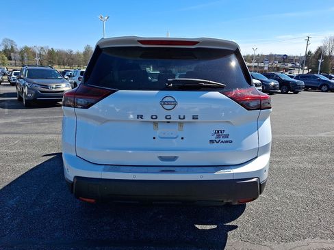 Used 2024 Nissan Rogue SV image 5