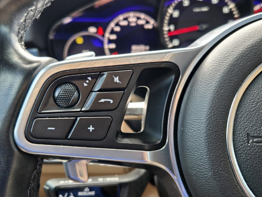 Used 2022 Porsche Cayenne Coupe AWD/4WD image 23