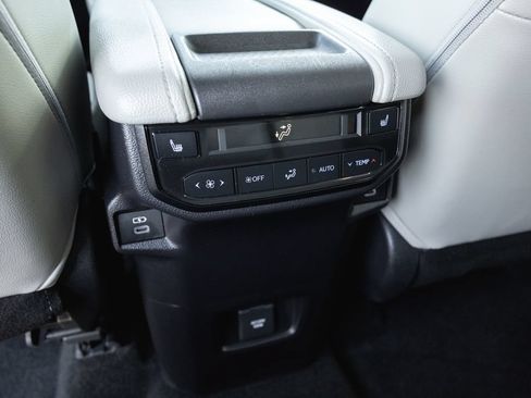 Certified 2024 Toyota Grand Highlander AWD image 29