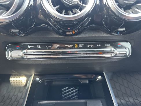 Used 2021 Mercedes-Benz GLB 250 4MATIC image 20