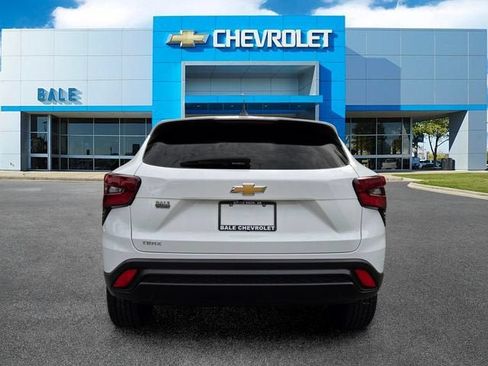 Used 2024 Chevrolet Trax LS FWD image 4