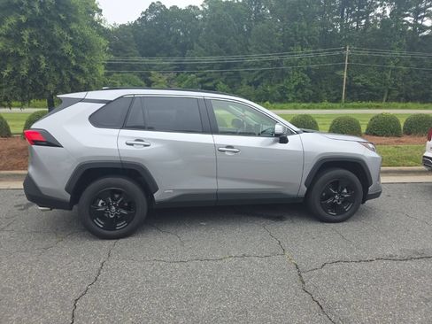 Used 2025 Toyota RAV4 XLE w/ Convenience Package AWD/4WD image 12