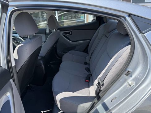Used 2016 Hyundai Elantra SE image 12