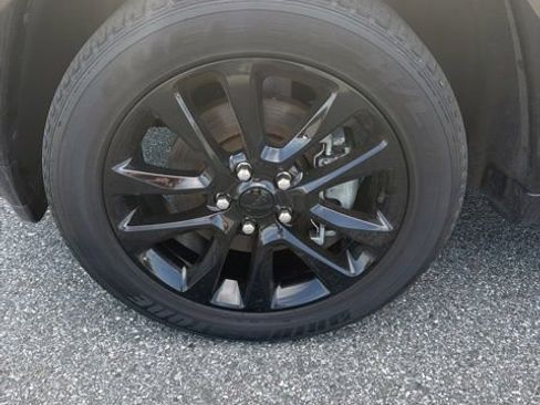 Used 2021 Jeep Grand Cherokee Laredo X image 4