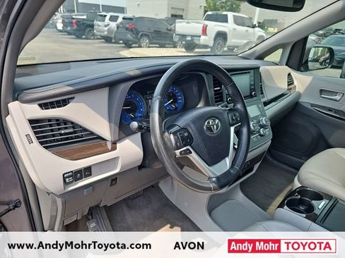 Used 2019 Toyota Sienna XLE w/ XLE Navigation Package FWD image 9