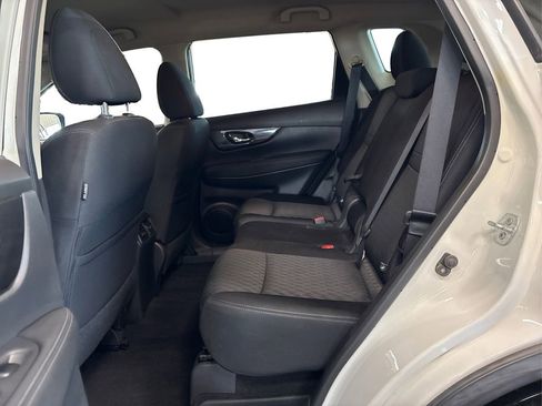 Used 2017 Nissan Rogue SV w/ SV Premium Package image 10