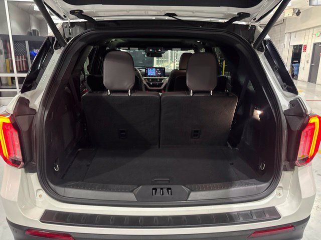 Used 2025 Ford Explorer Platinum w/ Ultimate Package AWD/4WD image 23