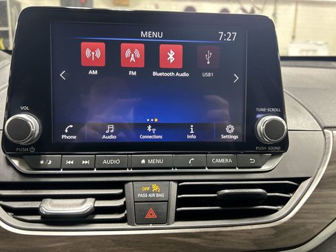 Used 2024 Nissan Altima 2.5 SV FWD image 15