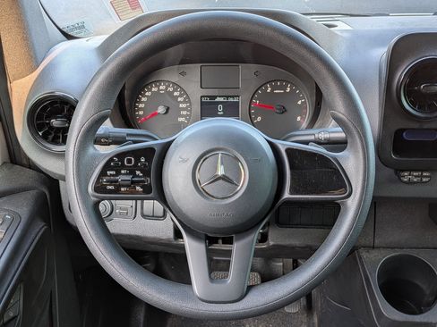 Used 2022 Mercedes-Benz Sprinter 2500 image 14