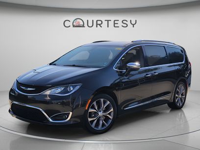 Used 2019 Chrysler Pacifica Limited w/ Tire & Wheel Group