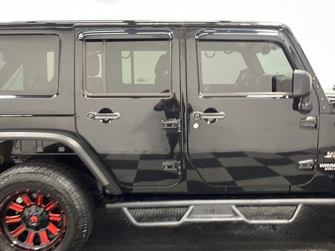 Used 2017 Jeep Wrangler Unlimited Sahara w/ Connectivity Group AWD/4WD image 20