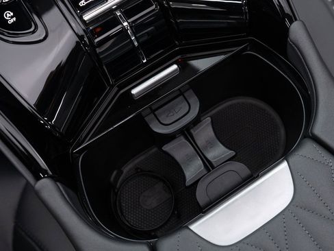 Used 2024 Aston Martin DB12 Convertible image 36