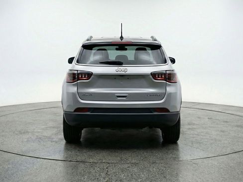 Used 2025 Jeep Compass Limited image 7