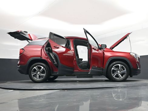 Used 2020 GMC Terrain SLT w/ Preferred Package image 21