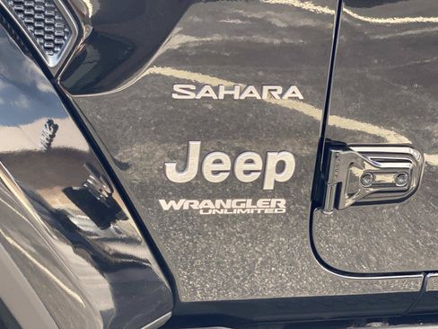 Used 2021 Jeep Wrangler Unlimited Sahara AWD/4WD image 12