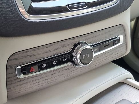 Certified 2025 Volvo XC90 T8 Core w/ Protection Package image 22