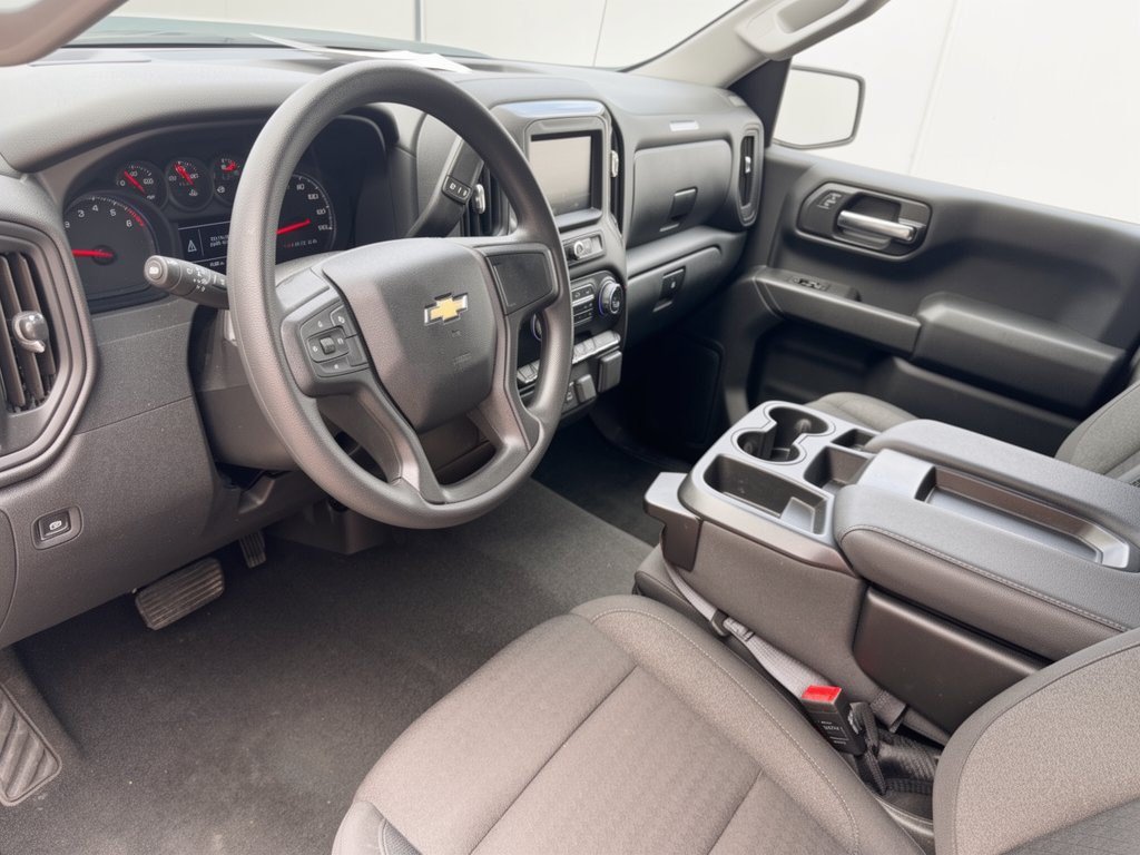 Used 2026 Chevrolet Silverado 1500 Custom w/ LPO, Dark Essentials Package RWD image 4