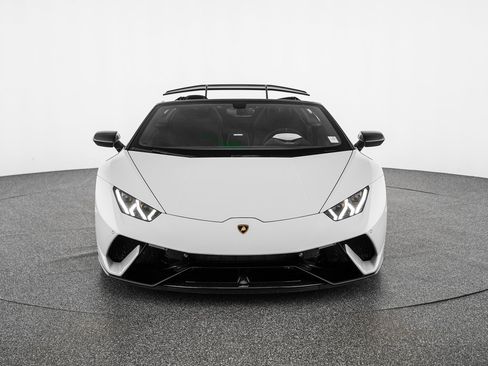 Used 2018 Lamborghini Huracan Performante AWD/4WD image 9
