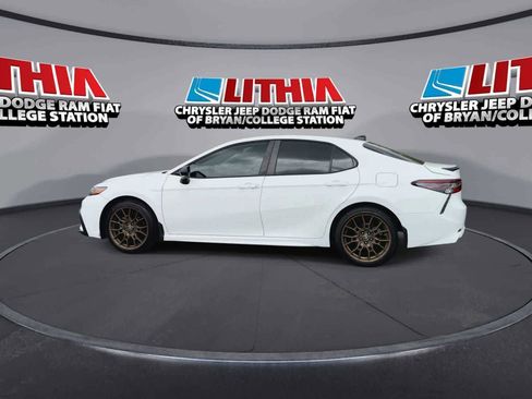 Used 2023 Toyota Camry SE image 5