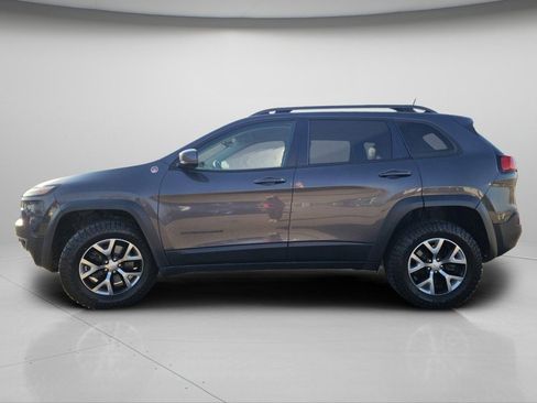 Used 2018 Jeep Cherokee Trailhawk image 18