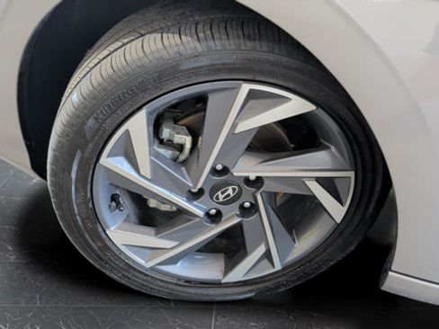 Certified 2025 Hyundai Elantra Limited FWD image 37