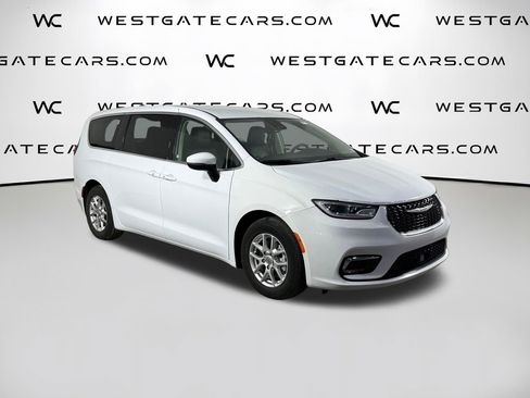 Used 2023 Chrysler Pacifica Touring-L FWD image 48