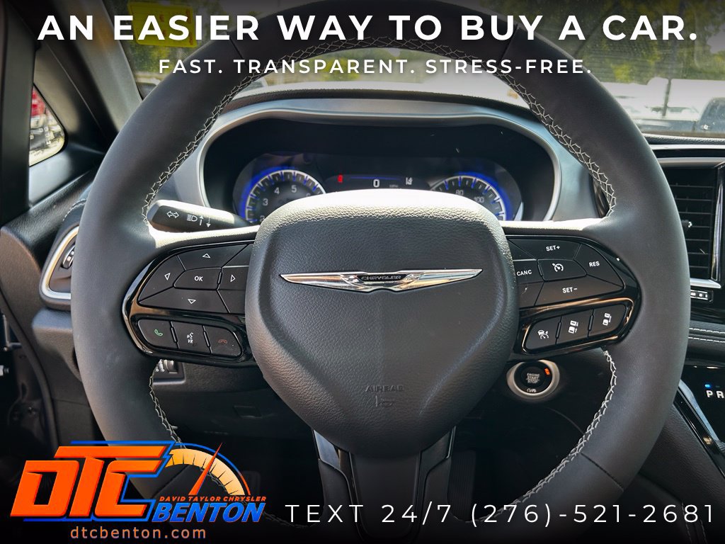 Used 2025 Chrysler Pacifica Limited AWD/4WD image 12