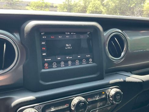 Used 2019 Jeep Wrangler Unlimited Sahara AWD/4WD image 27
