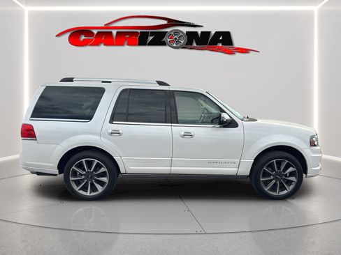 Used 2017 Lincoln Navigator Reserve AWD/4WD image 4