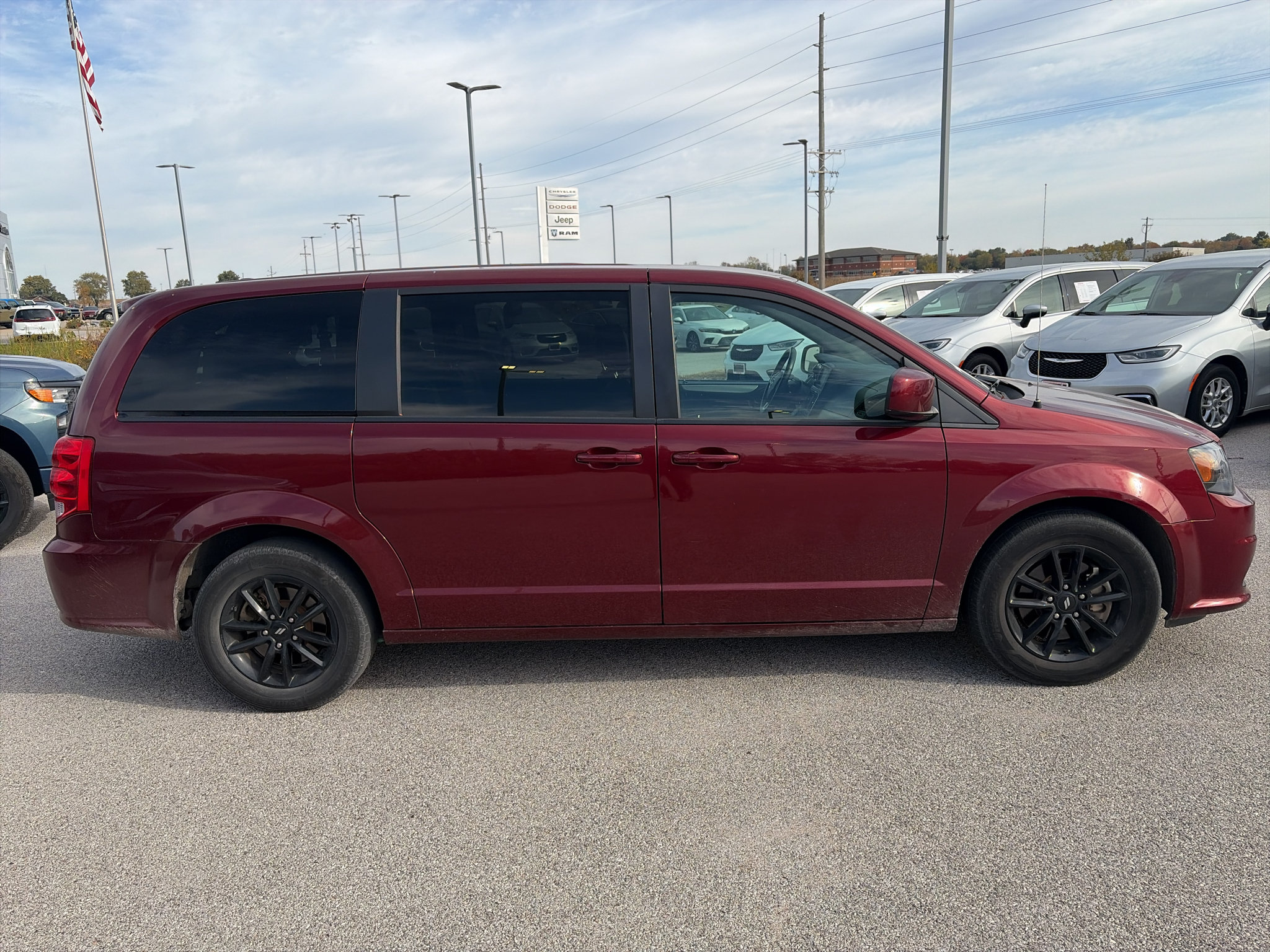 Used 2019 Dodge Grand Caravan GT FWD image 2