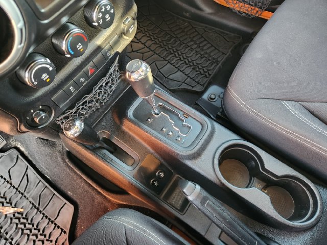 Used 2013 Jeep Wrangler Unlimited Rubicon AWD/4WD image 18