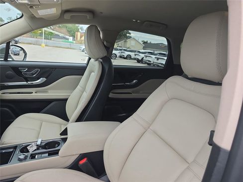 New 2026 Lincoln Corsair Premiere image 16